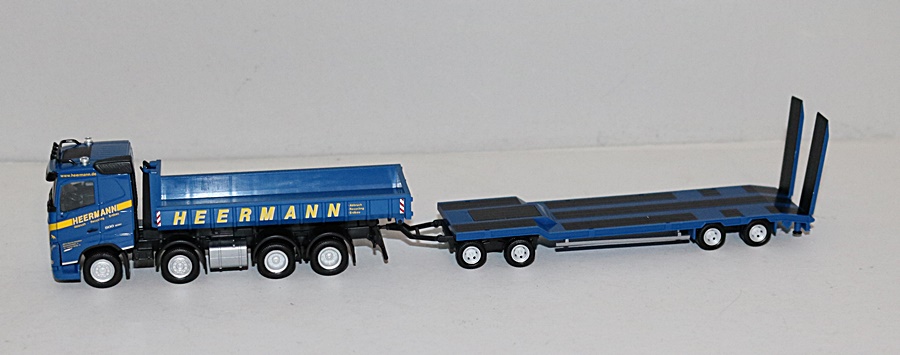 Herpa 953573 |  Volvo FH 2020 FD | Abrollmulden-LKW mit Goldhofer TU4-Anhänger | Heermann | 1:87