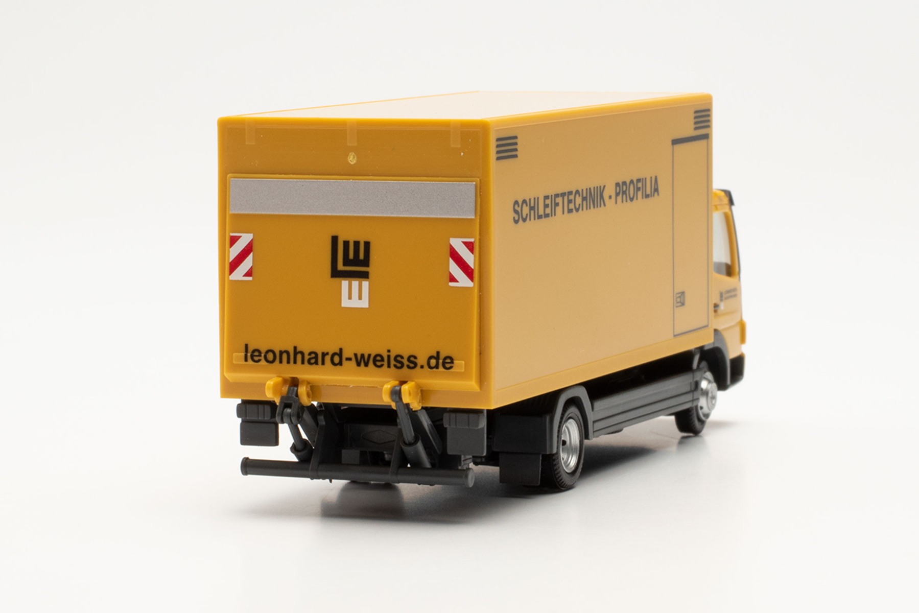 Herpa 950053 - Mercedes-Benz Atego `04 Koffer-LKW mit Ladebordwand "Leonhard Weiss Schleiftechnik Profilia". 1:87