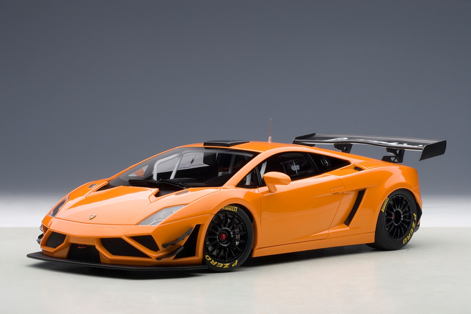 AutoArt 81357 - Lamborghini Gallardo GT3 FL2 - 2013 - Metallic Orange. 1:18
