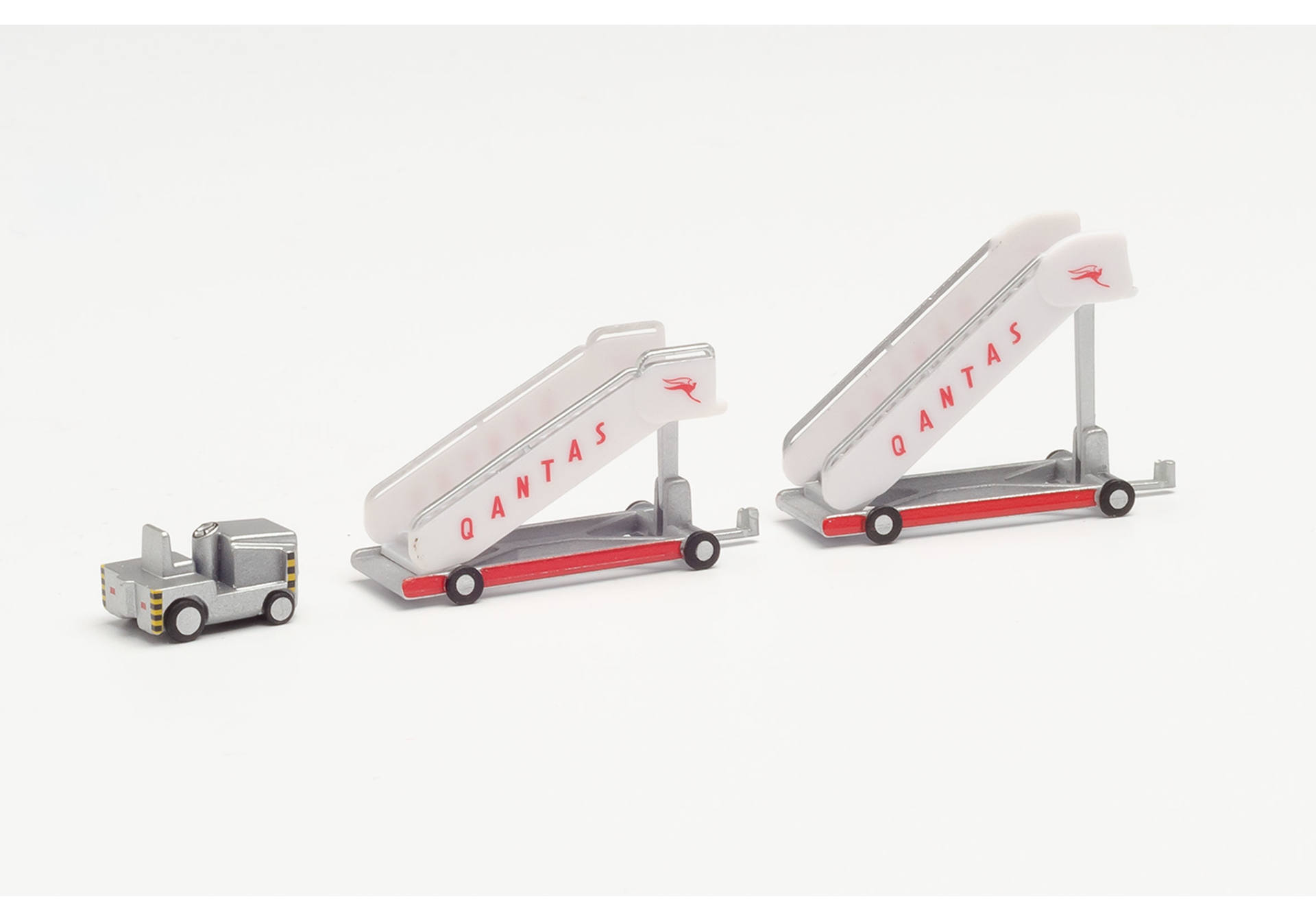 Herpa Wings Zubehör 571005 | Qantas  | Fluggasttreppen (2x) mit Zugfahrzeug (1x) | 1:200