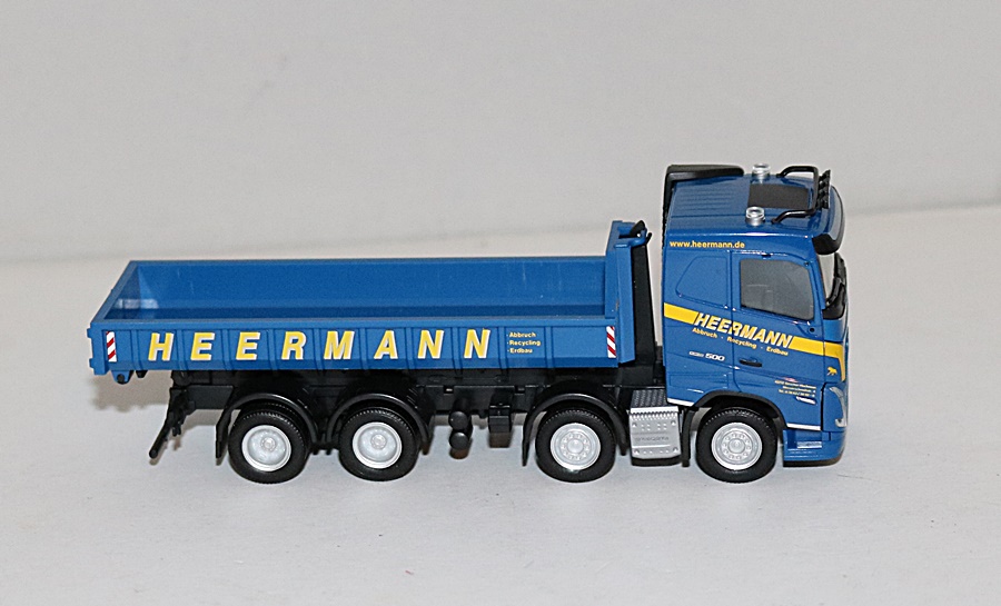 Herpa 953573 |  Volvo FH 2020 FD | Abrollmulden-LKW mit Goldhofer TU4-Anhänger | Heermann | 1:87