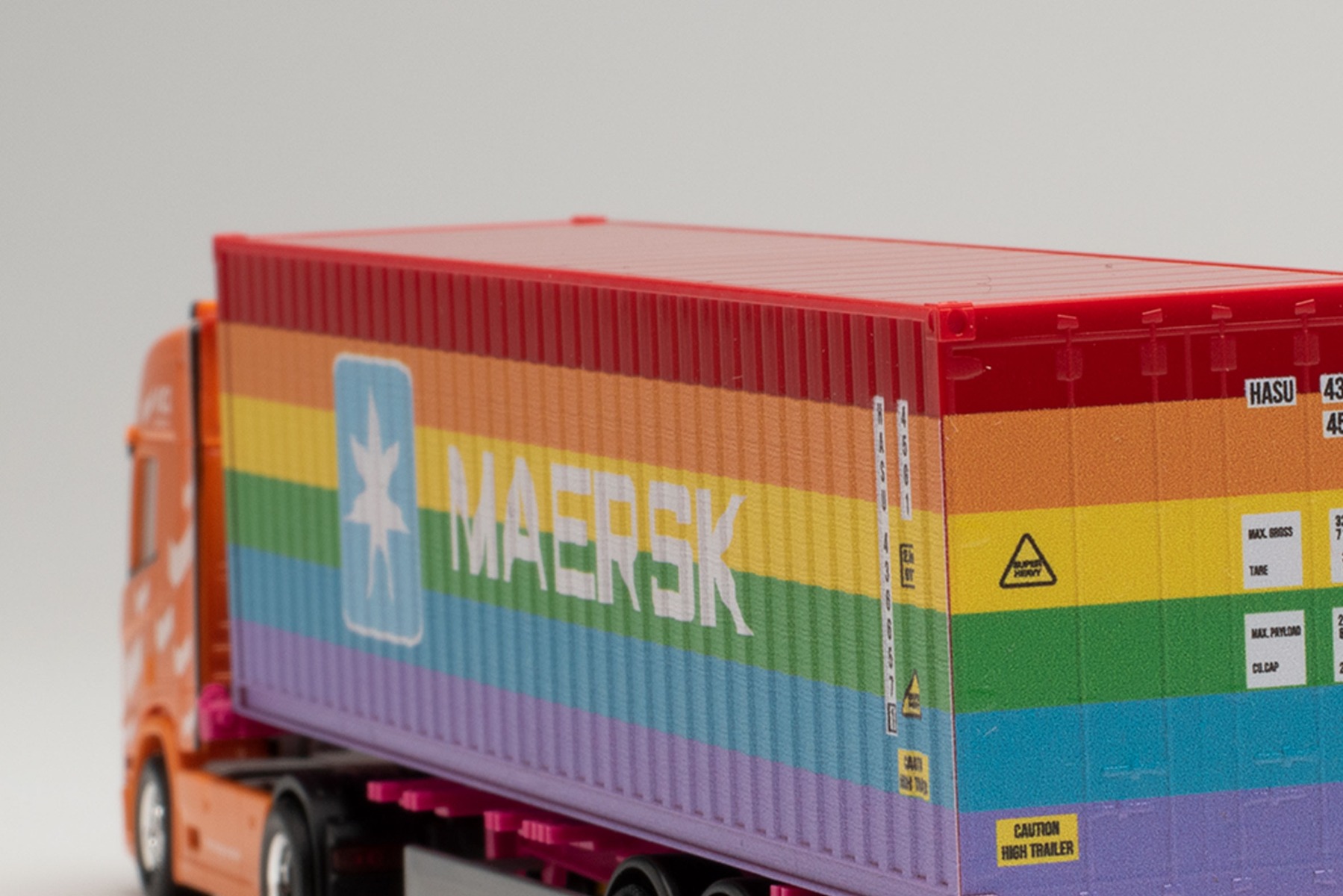 Herpa 314695 - Scania CR 20 HD Container-Sattelzug - HCL Logistics/40 ft. Maersk Rainbow (Rheinland-Pfalz/Ludwigshafen). 1:87