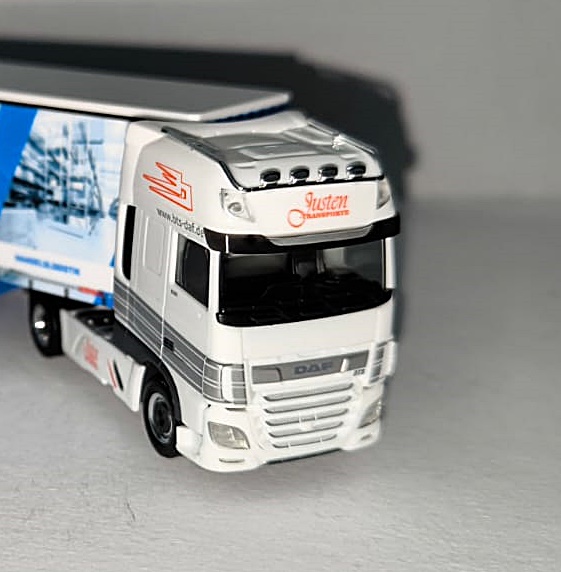 Herpa 941112 | DAF XF105 (2017) SSC | Gardinenplanen-Sattelzug | FACIDO/Justen | 1:87