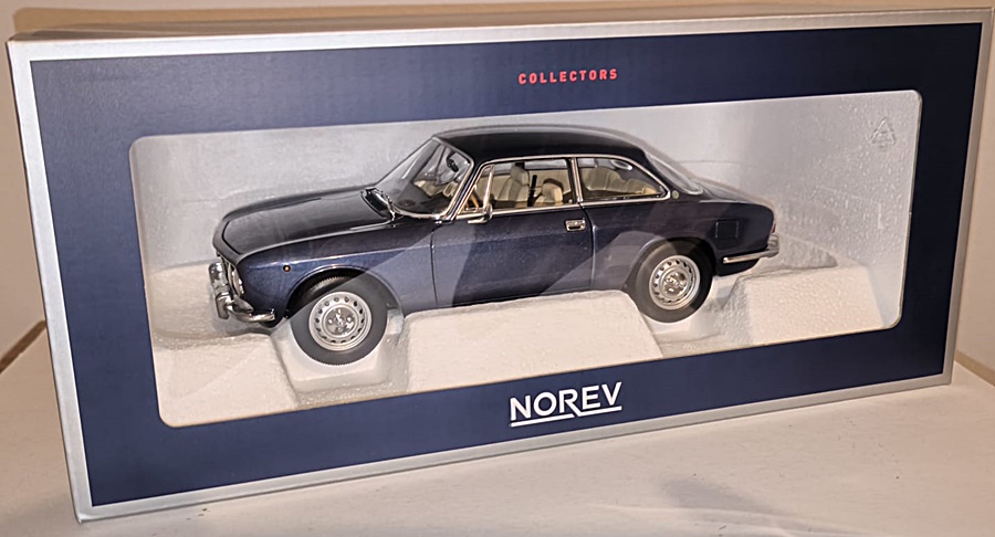 Norev 187915 | Alfa Romeo 2000 GTV | 1973 | blaumetallic | 1:18