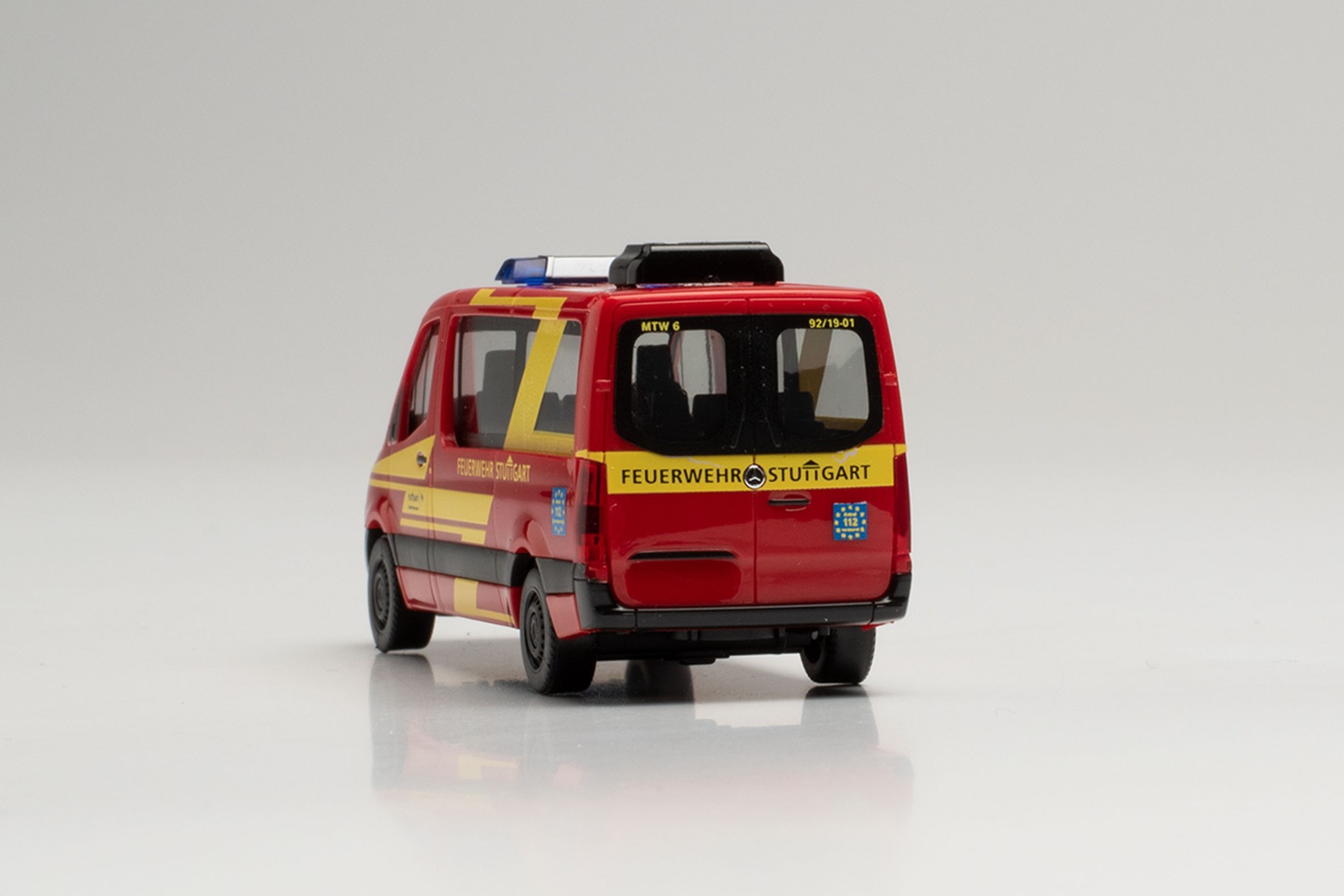 Herpa 945141 - Mercedes-Benz Sprinter `18 Flachdach Bus - MTW Feuerwehr Stuttgart. 1:87