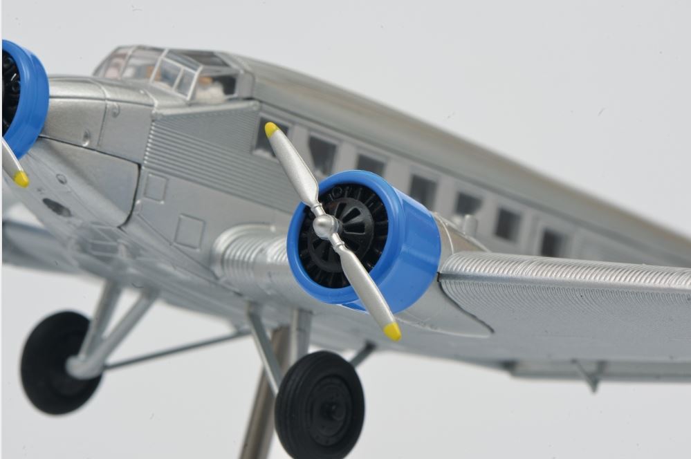 Schuco 403551901 - Junkers Ju 52/3m - Schweizer Luftwaffe. 1:72