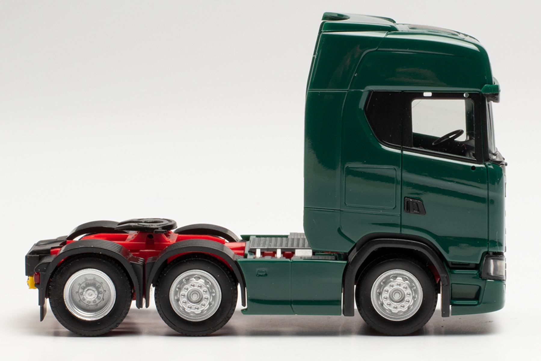 Herpa 307543-003 - Scania CS 20 HD 6x2 Zugmaschine, moosgrün. 1:87
