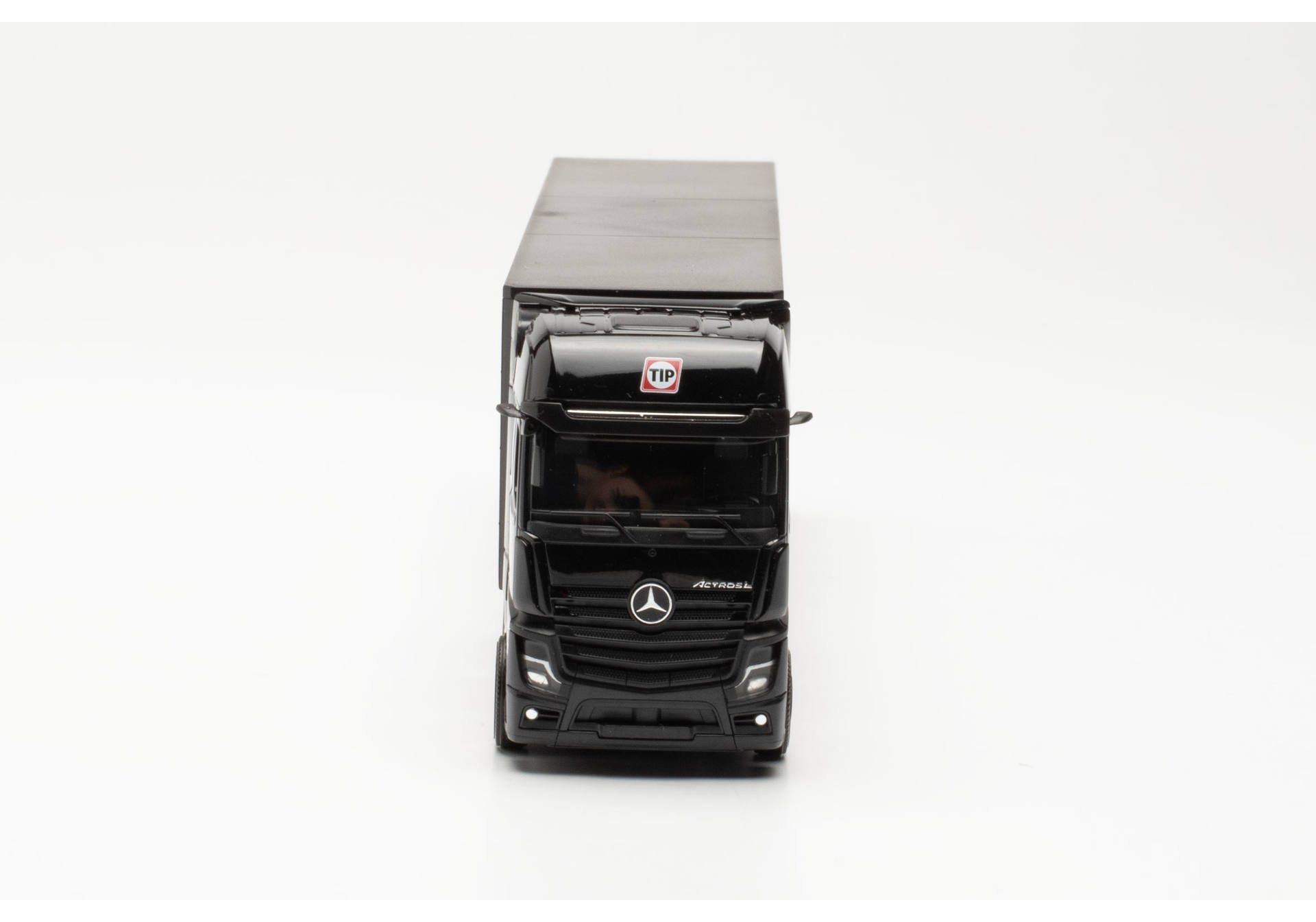 Herpa 316927 | MB Actros Gigaspace Gardinenplanen-Sattelzug | Wielton / TIP (HH) | 1:87