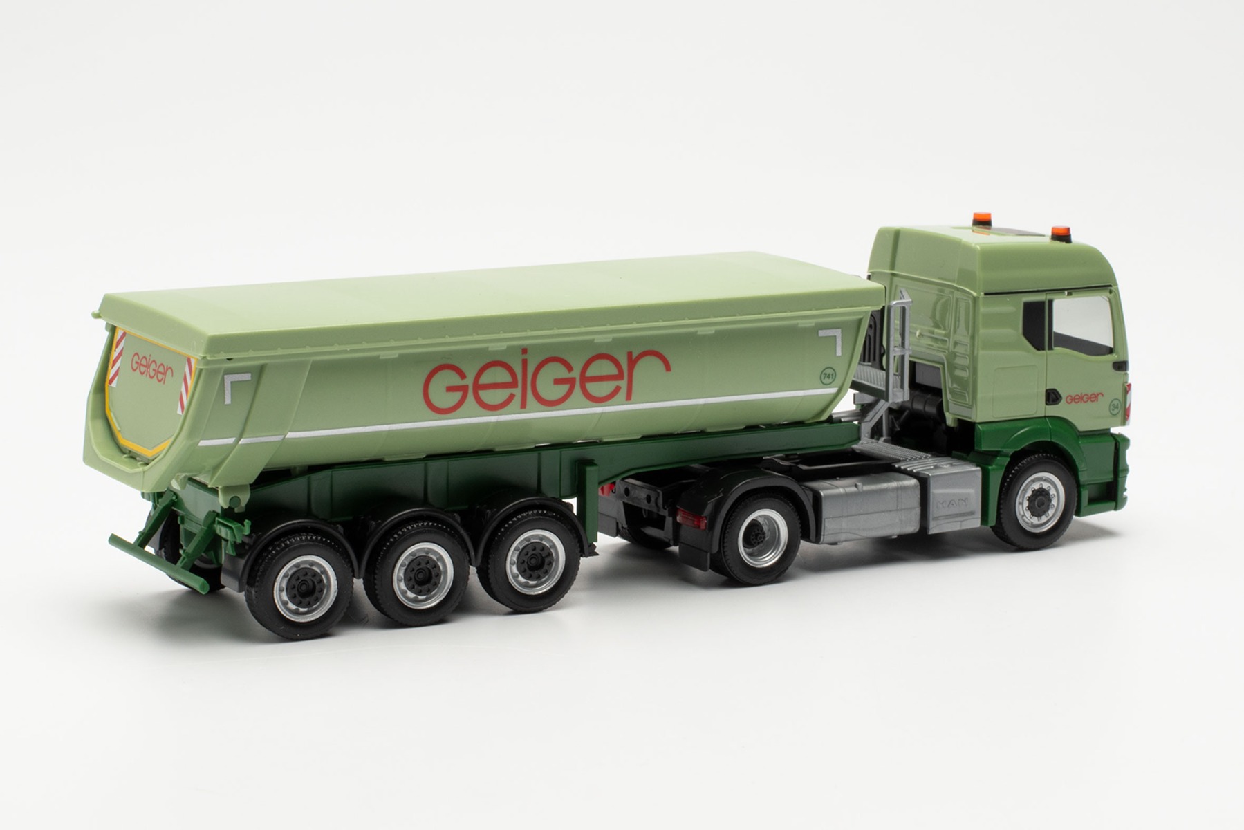 Herpa 948197 - MAN TGS TM Thermomulden-Sattelzug - Geiger. 1:87