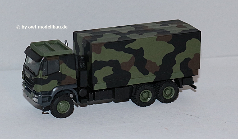 Herpa 746786 - Iveco Trakker 6x6 mit Wechselaufbau Flecktarndesign - Bundeswehr. 1:87