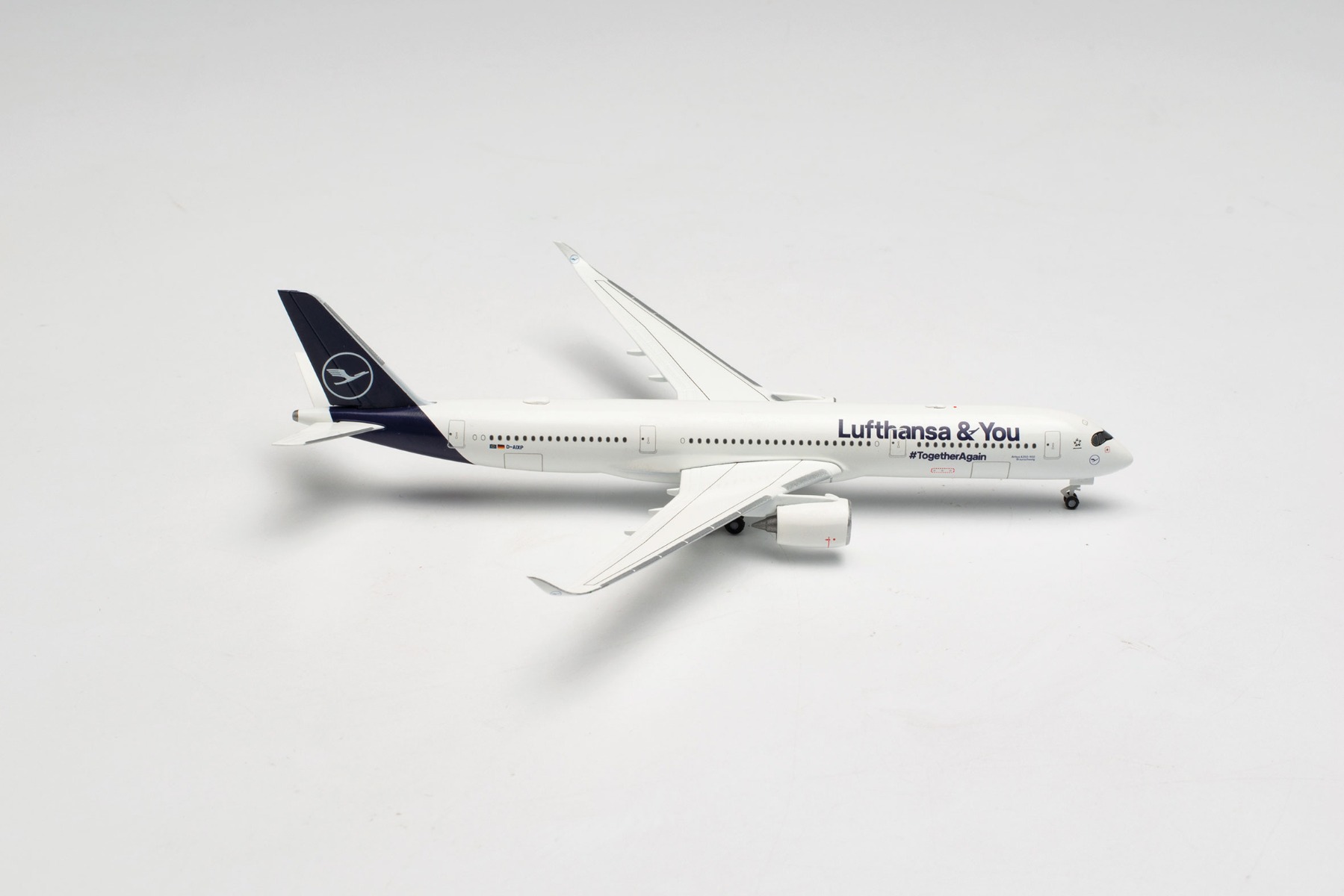 Herpa Wings 536066 - Lufthansa Airbus A350-900 - Lufthansa & You – D-AIXP - Braunschweig. 1:500