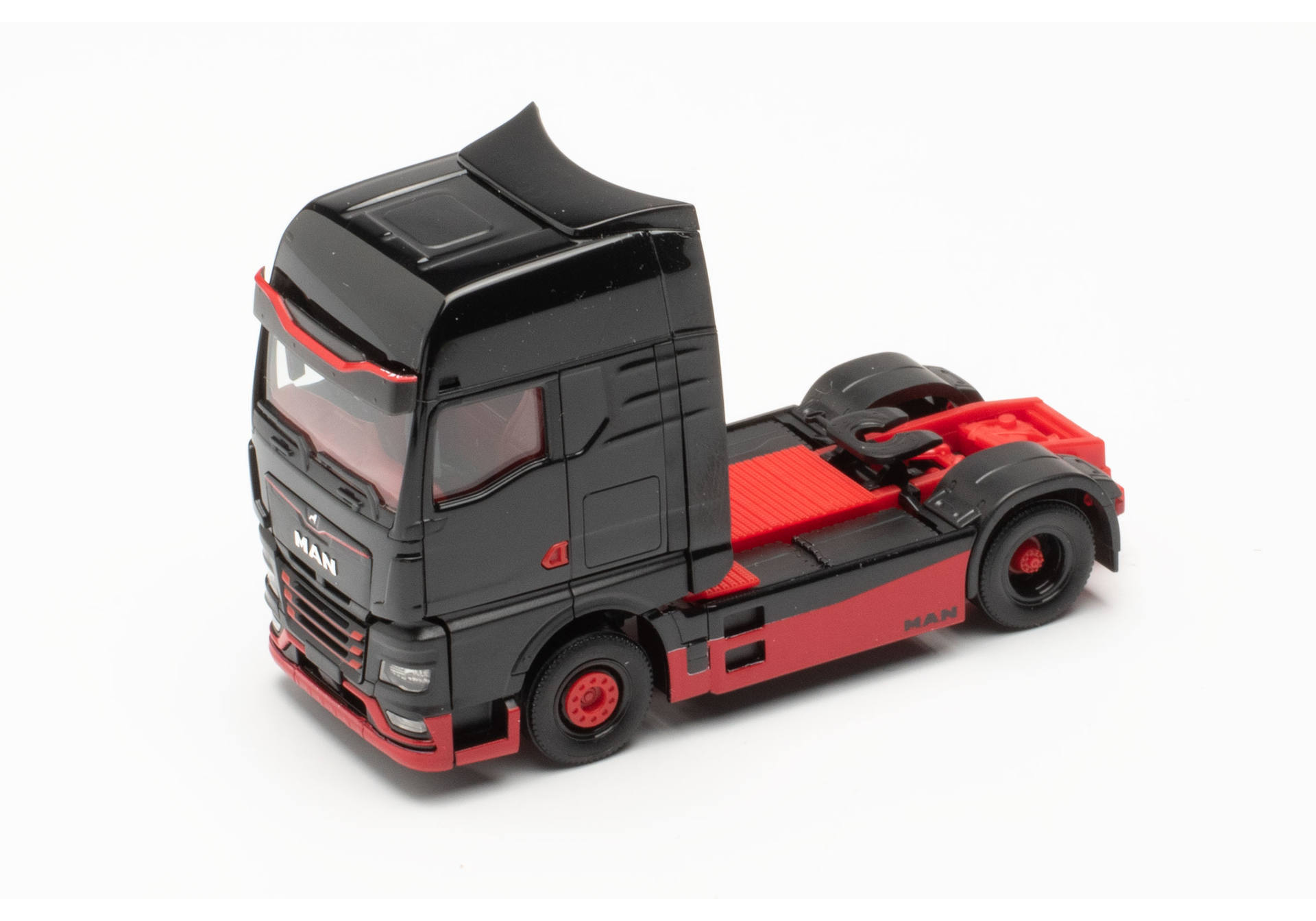 Herpa 317092 | MAN eTGX Zugmaschine | schwarz/rot | 1:87