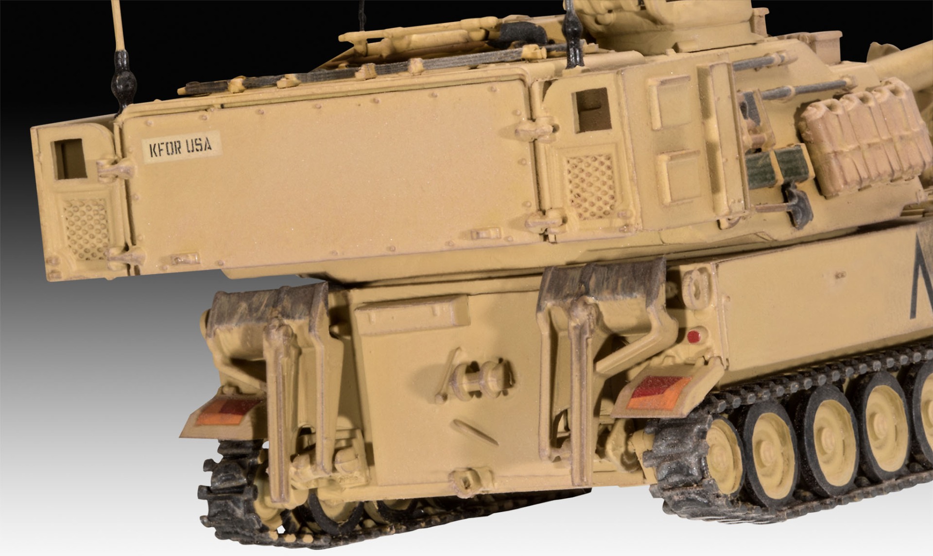 Revell 03331 - Panzerhaubitze M109A6 "Paladin". 1:72